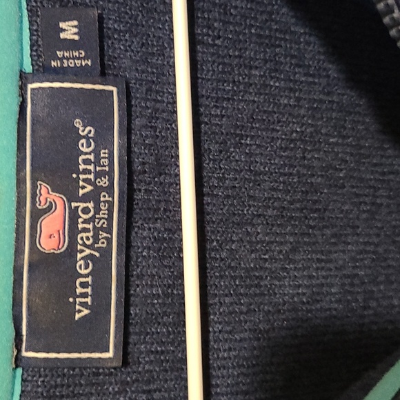 Vineyard vines 1/4 zip - Picture 3 of 4
